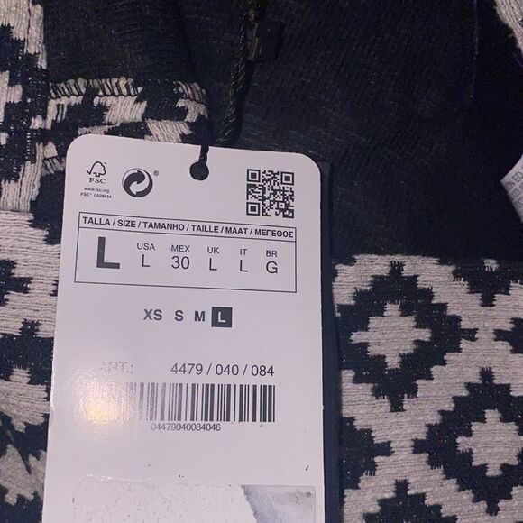 ✨ Zara Skirt Black White Ikat Diamond Print Mini✨ - Picture 5 of 6